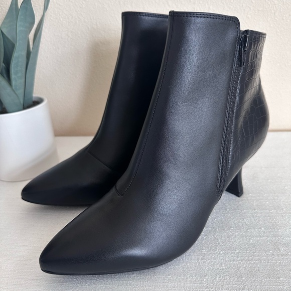 New Clarks Kataleyna Glow Black Leather Pointy Side Zip Ankle Booties Womens 11W - Picture 6 of 14